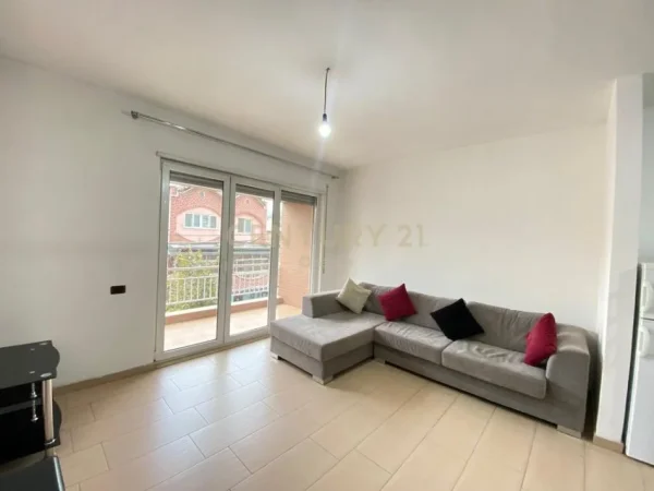 Tirane, jepet me qera apartament 2+1 Kati 2, 110 m² 550 € 