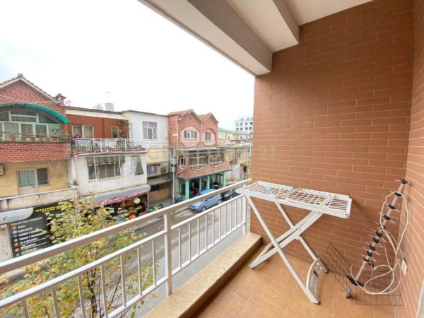 Tirane, jepet me qera apartament 2+1 Kati 2, 110 m² 550 € 