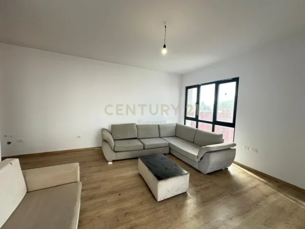 Tirane, jepet me qera apartament 2+1 Kati 8, 93 m² 550 € 