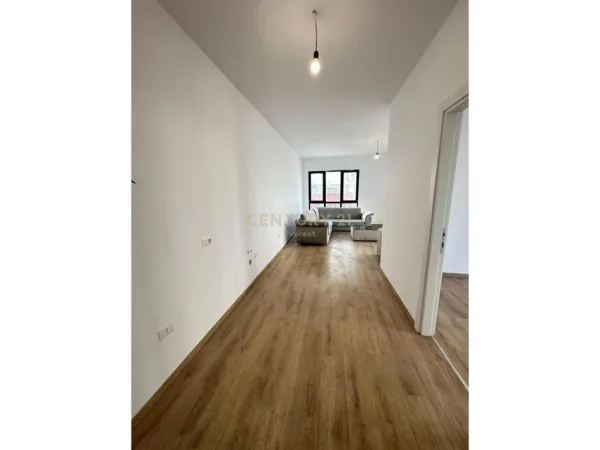Tirane, jepet me qera apartament 2+1 Kati 8, 93 m² 550 € 