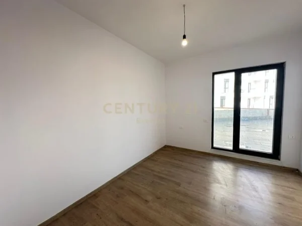 Tirane, jepet me qera apartament 2+1 Kati 8, 93 m² 550 € 