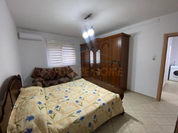 Tirane, jepet me qera apartament 1+1+Ballkon Kati 1, 59 m² 400 € (Pallati me Shigjeta)