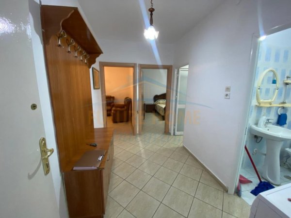 Tirane, jepet me qera apartament 1+1+Ballkon Kati 1, 59 m² 400 € (Pallati me Shigjeta)
