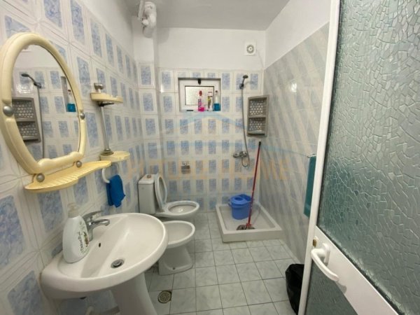 Tirane, jepet me qera apartament 1+1+Ballkon Kati 1, 59 m² 400 € (Pallati me Shigjeta)