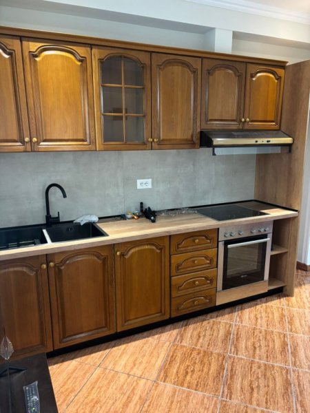 Tirane, jepet me qera Vile 1+1 Kati 1, 65 m² 450 € (5 Maji/Rr.Dervish Luzha)