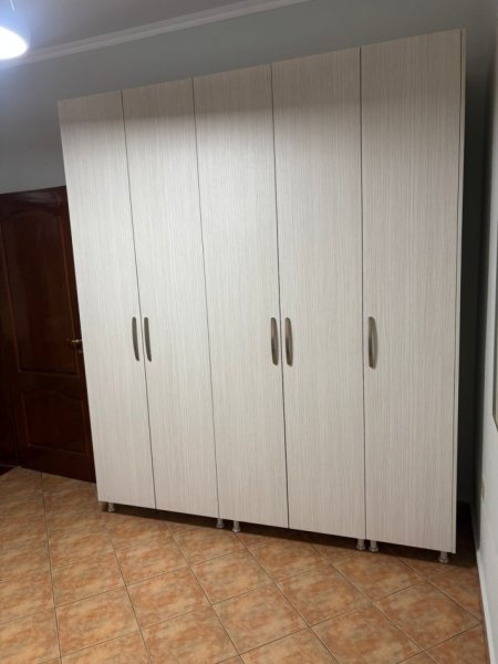 Tirane, jepet me qera Vile 1+1 Kati 1, 65 m² 450 € (5 Maji/Rr.Dervish Luzha)