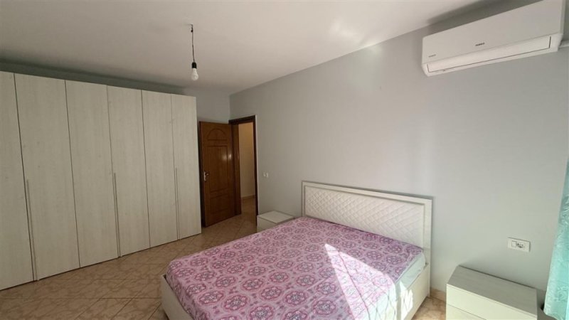 Tirane, jepet me qera apartament 2+1 Kati 1, 75 m² 560 € (Ish Parku Autobuzave)