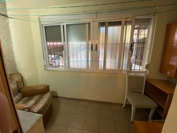 Qera, Apartament 1+1, Pallati me Shigjeta, Tiranë.