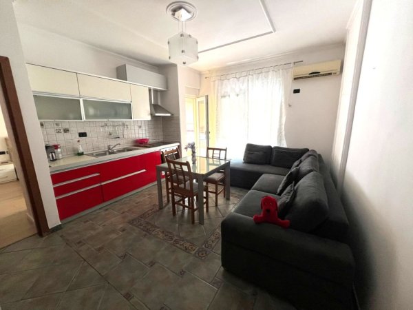 Tirane, jepet me qera apartament 1+1 , 73 m² 700 € (Delijorgji)