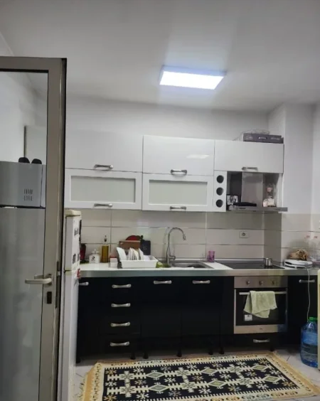 Tirane, shitet apartament 2+1+Ballkon Kati 5, 75 m² 160.000 € (Ish Parku i Autobusëve)
