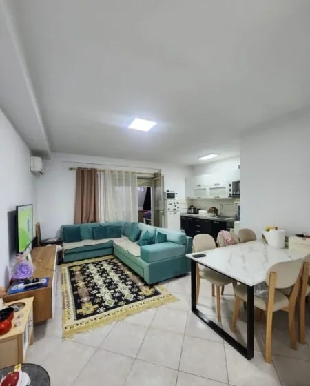 Tirane, shitet apartament 2+1+Ballkon Kati 5, 75 m² 160.000 € (Ish Parku i Autobusëve)