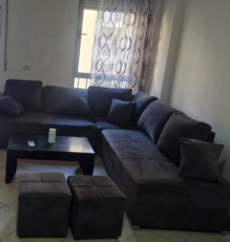Tirane, jepet me qera Vile 1+1 Kati 3, 60 m² (7 min Siper Hotel DEA, Vilat Gjermane)