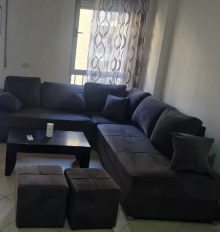 Tirane, jepet me qera Vile 1+1 Kati 3, 60 m² (7 min Siper Hotel DEA, Vilat Gjermane)