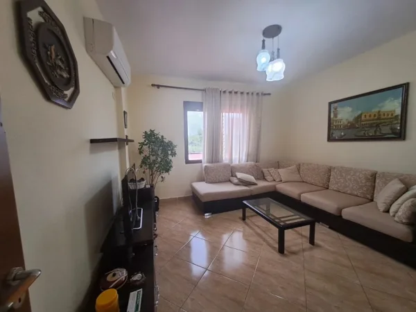 Tirane, jap me qera apartament 2+1+Ballkon Kati 2, 83 m² (Laprake, kupola)