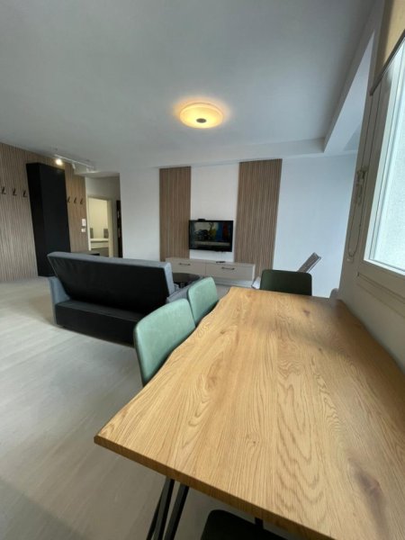 Tirane, jepet me qera apartament 2+1 Kati 3, 96 m² 700 € 