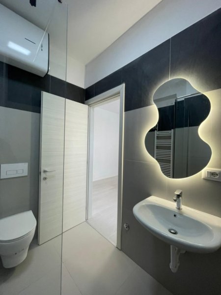 Tirane, jepet me qera apartament 2+1 Kati 3, 96 m² 700 € 