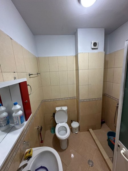 Tirane, jepet me qera apartament 2+1+Ballkon Kati 3, 85 m² 500 € (Astir)