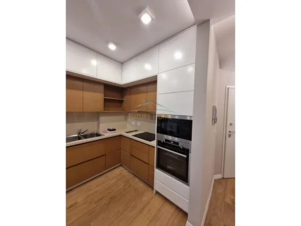 Tirane, jepet me qera apartament 2+1 , 96 m² 950 € (RRUGA NDRE MJEDA)