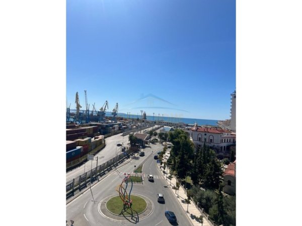 Durres, jepet me qera apartament 2+1 Kati 6, 125 m² 750 € (Porti Durres)