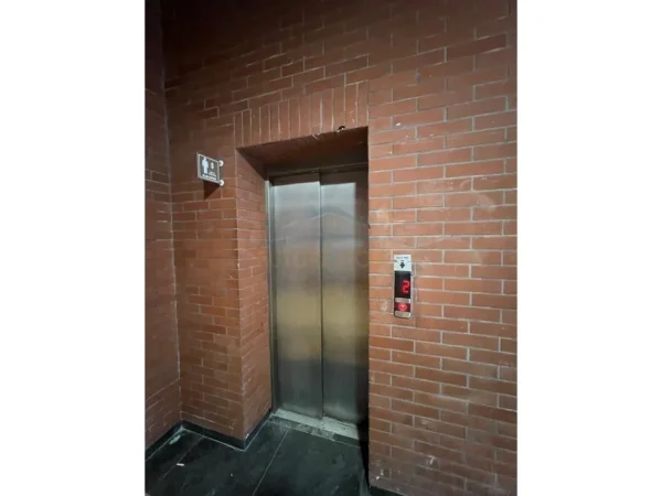 Durres, jepet me qera apartament 2+1 Kati 6, 125 m² 750 € (Porti Durres)