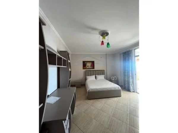 Durres, jepet me qera apartament 2+1 Kati 6, 125 m² 750 € (Porti Durres)