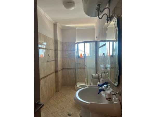Durres, jepet me qera apartament 2+1 Kati 6, 125 m² 750 € (Porti Durres)