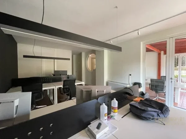 Tirane, shitet ambjent biznesi Kati 2, 187 m² 468.000 € (Bllok)