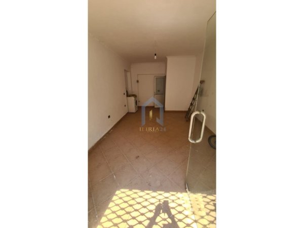Tirane, jepet me qera ambjent biznesi Kati 0, 20 m² 380 € (Mine Peza)