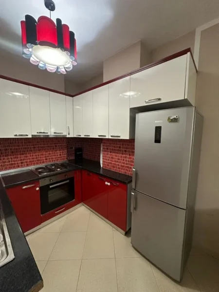 Tirane, jepet me qera apartament 1+1+Ballkon Kati 10, 50 m² 550 € (Kompleksi Prestige Rruga Panorama, Tirane)