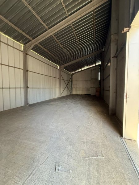 Tirane, jepet me qera magazine Kati 0, 250 m² 1.100 € (Autosrada Tirane-Durres)