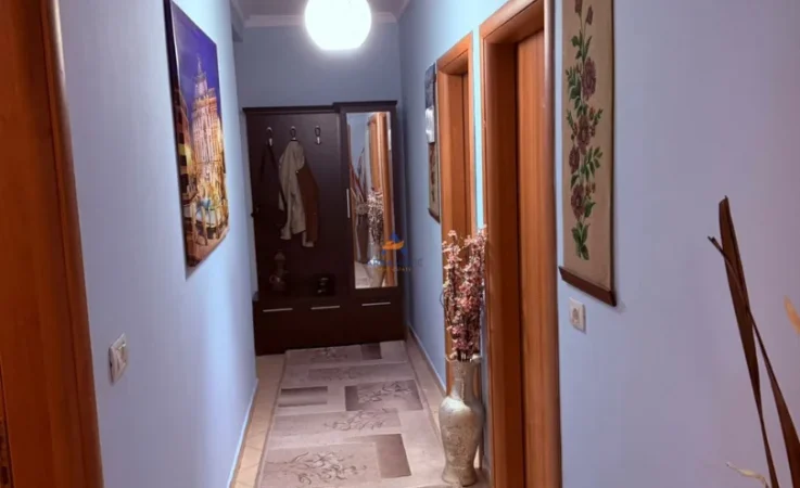 Tirane, jepet me qera apartament 2+1+Ballkon Kati 3, 120 m² 570 € (Unaza e Re)