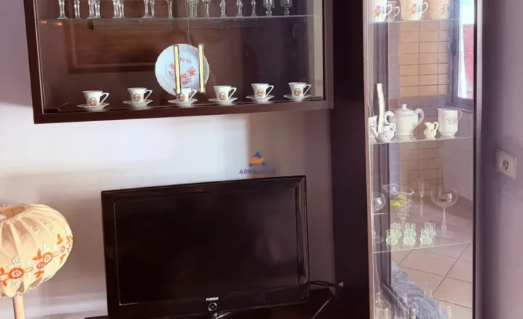 Tirane, jepet me qera apartament 2+1+Ballkon Kati 3, 120 m² 570 € (Unaza e Re)