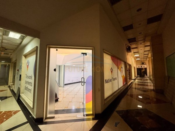 Shitet, Ambient Biznesi, Rruga Barrikadave, Tiranë 160,000 €