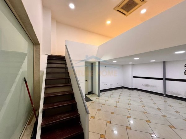 Shitet, Ambient Biznesi, Rruga Barrikadave, Tiranë 160,000 €