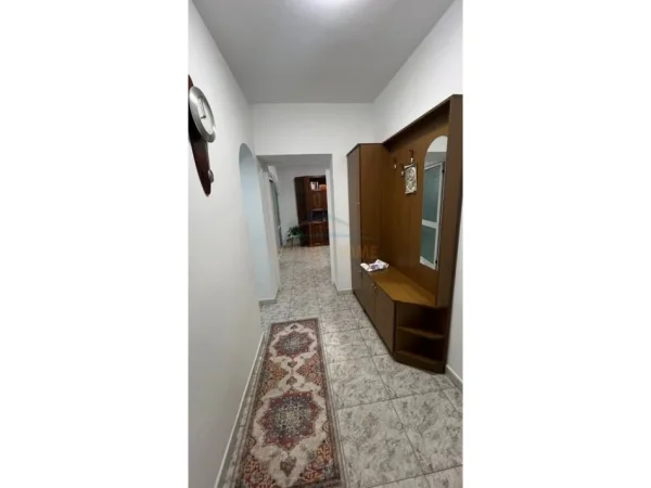 Jepet me qera apartament 2+1 Kati 1, 87 m² 650 € (Rruga Fortuzi)