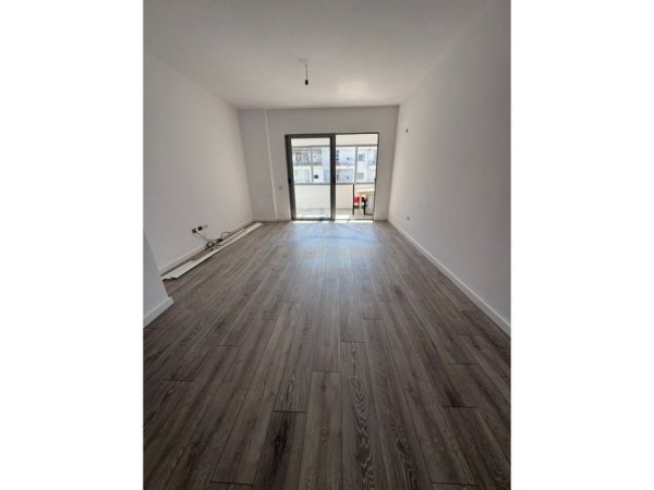 Shitet, apartament 1+1 Unaza e Re ,Tirane.