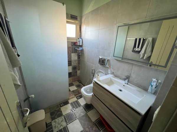 Tirane, jepet me qera apartament 2+1+Ballkon Kati 6, 90 m² 600 € (Fusha e Aviacionit)