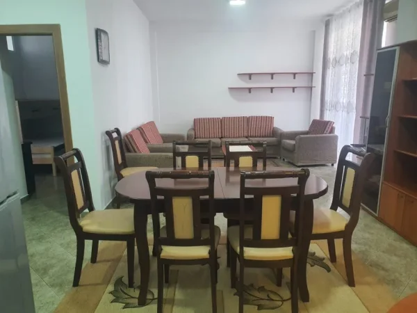 Tirane, jepet me qera apartament 3+1 Kati 3, 670 € 