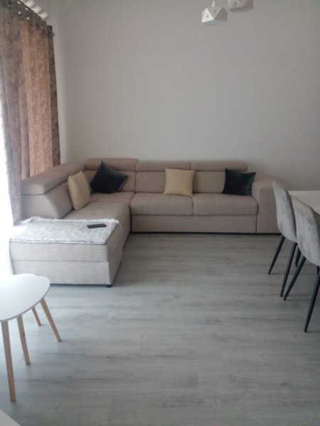 Tirane, jepet me qera apartament 2+1 Kati 3, 650 € 