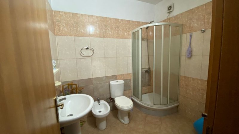 Tirane, jap me qera apartament 2+1 Kati 3, 85 m² 550 € (Astir)