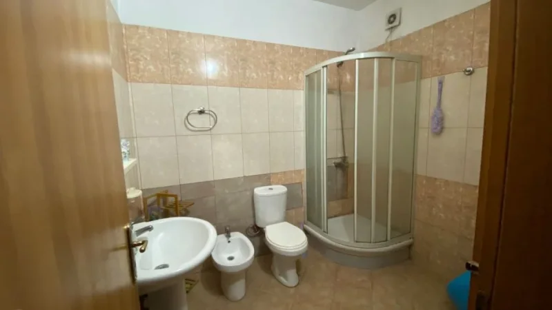 Tirane, jap me qera apartament 2+1 Kati 3, 85 m² 550 € (Astir)