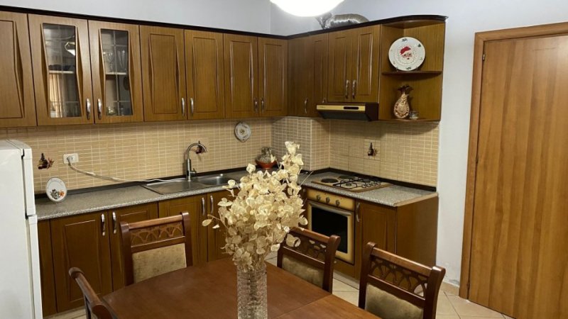 Tirane, jap me qera apartament 2+1 Kati 3, 85 m² 550 € (Astir)