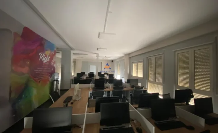 Tirane, jepet me qera zyre Kati 1, 527 m² 5.000 € (Delijorgji)