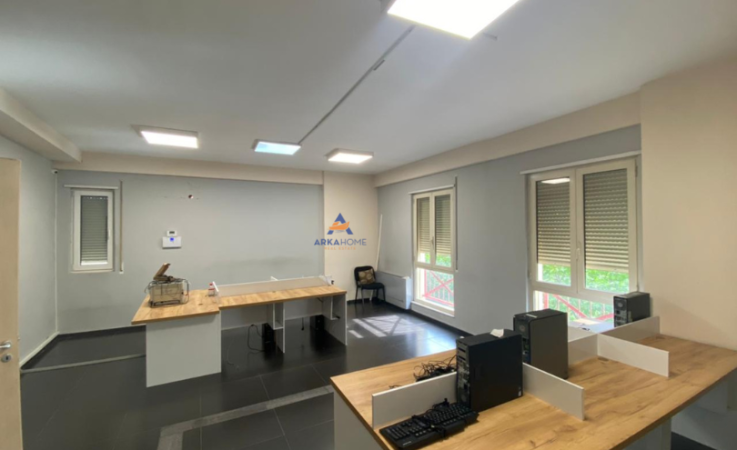Tirane, jepet me qera zyre Kati 1, 527 m² 5.000 € (Delijorgji)