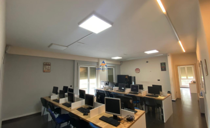 Tirane, jepet me qera zyre Kati 1, 527 m² 5.000 € (Delijorgji)