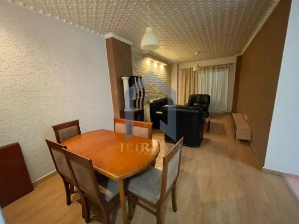 Tirane, jap me qera apartament 2+1+Ballkon Kati 2, 108 m² 400 € (Yzberisht)
