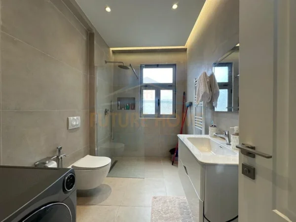 Tirane, shitet apartament 2+1 Kati 4, 85 m² 135.000 € (Gjimnazit Ibrahim Rugova Kamez)