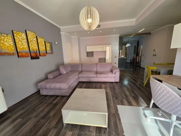 Tirane, jepet me qera apartament 2+1 Kati 3, 110 m² 1.400 € 