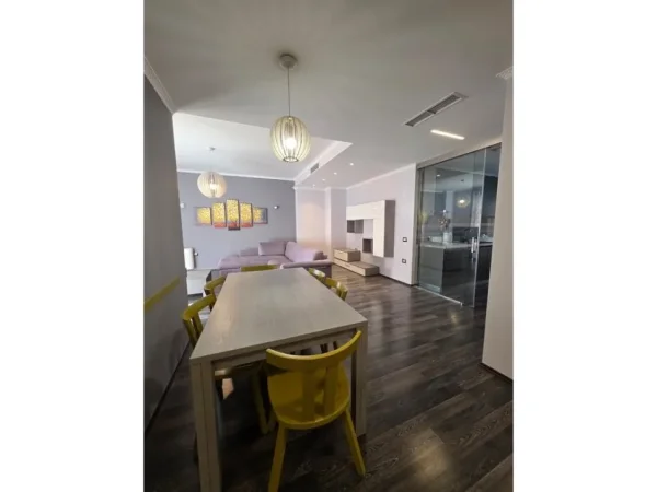 Tirane, jepet me qera apartament 2+1 Kati 3, 110 m² 1.400 € 