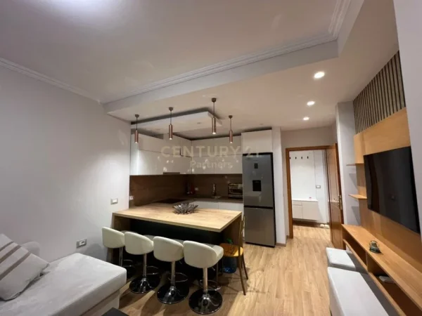 Tirane, jepet me qera apartament 1+1 Kati 3, 55 m² 600 € 